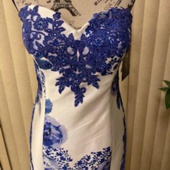 Stunning Blue/White Floral Design Embellished Strapless Formal Evening G… - Picture 3 of 7